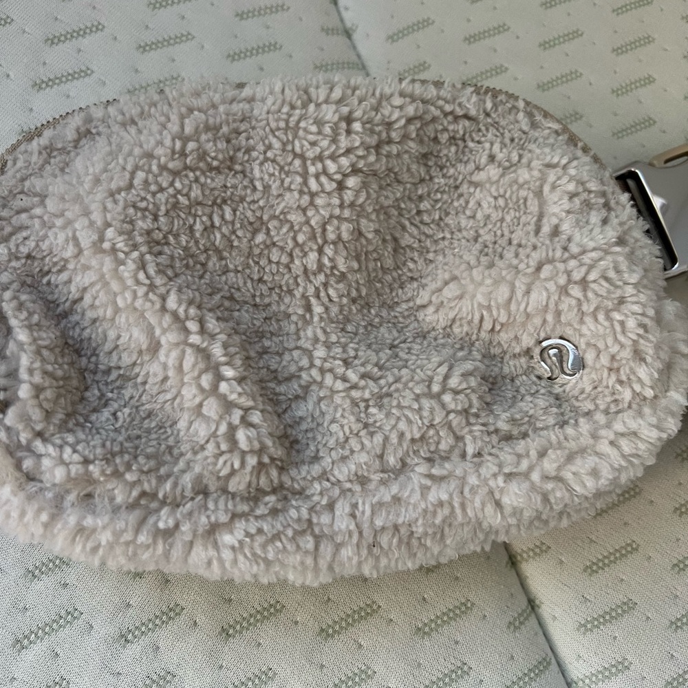 LULULEMON BELT BAG - Picture 2 of 5